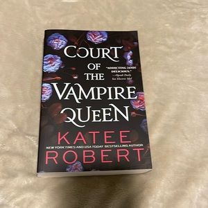 A court of the vampire queen